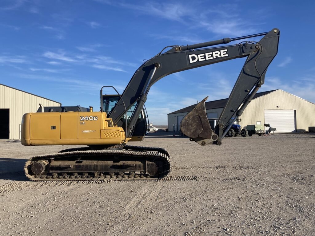 2006 John Deere 240D LC