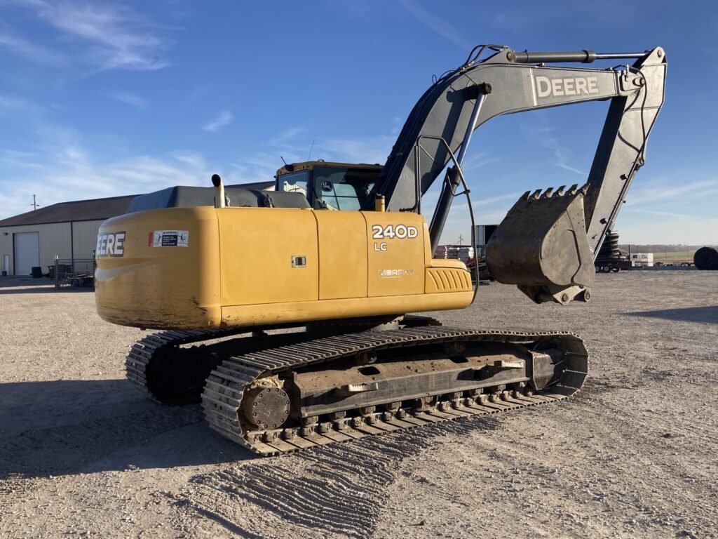 2006 John Deere 240D LC