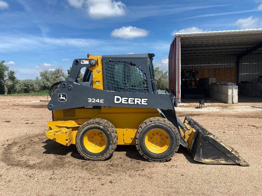 2016 John Deere 324E